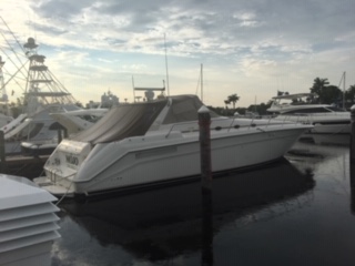 Deering Bay Yacht Club